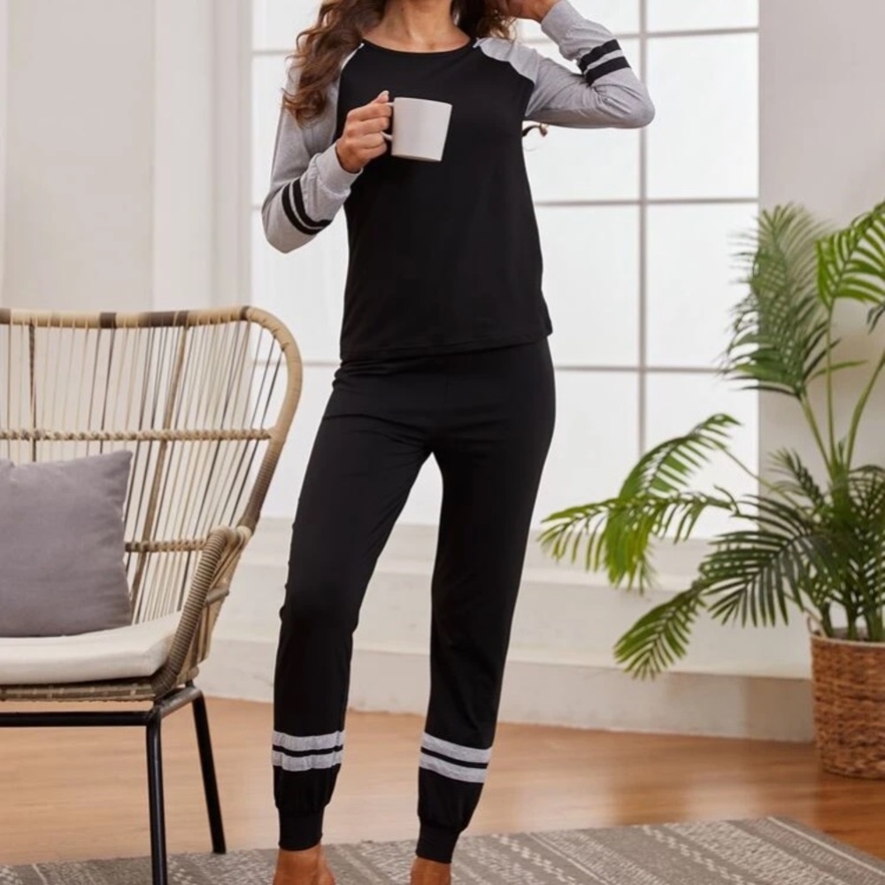 🆕LAST SET!🛍 Varsity Style Lounge Set - Picture 2 of 4